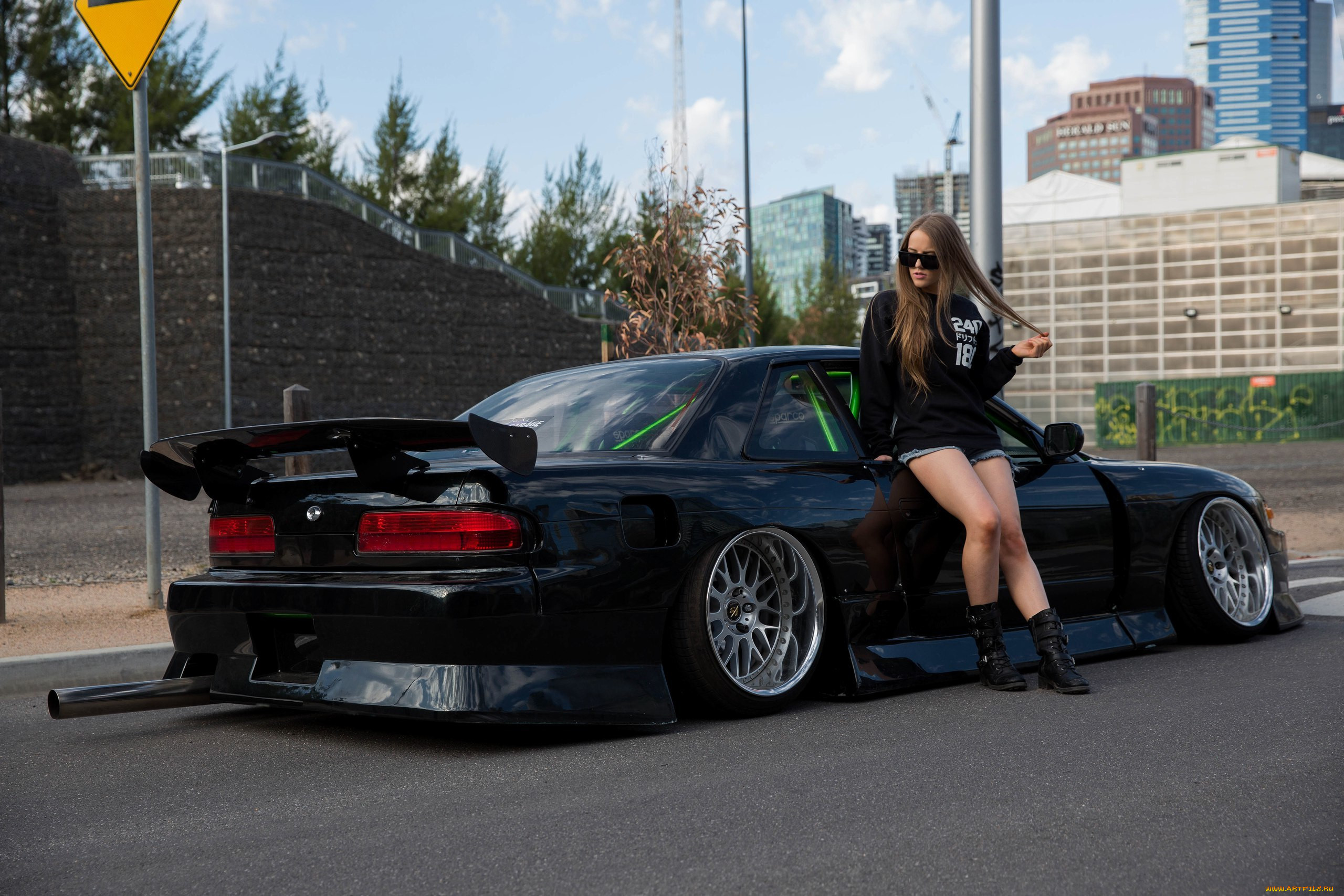 Nissan Silvia s13 с девушкой